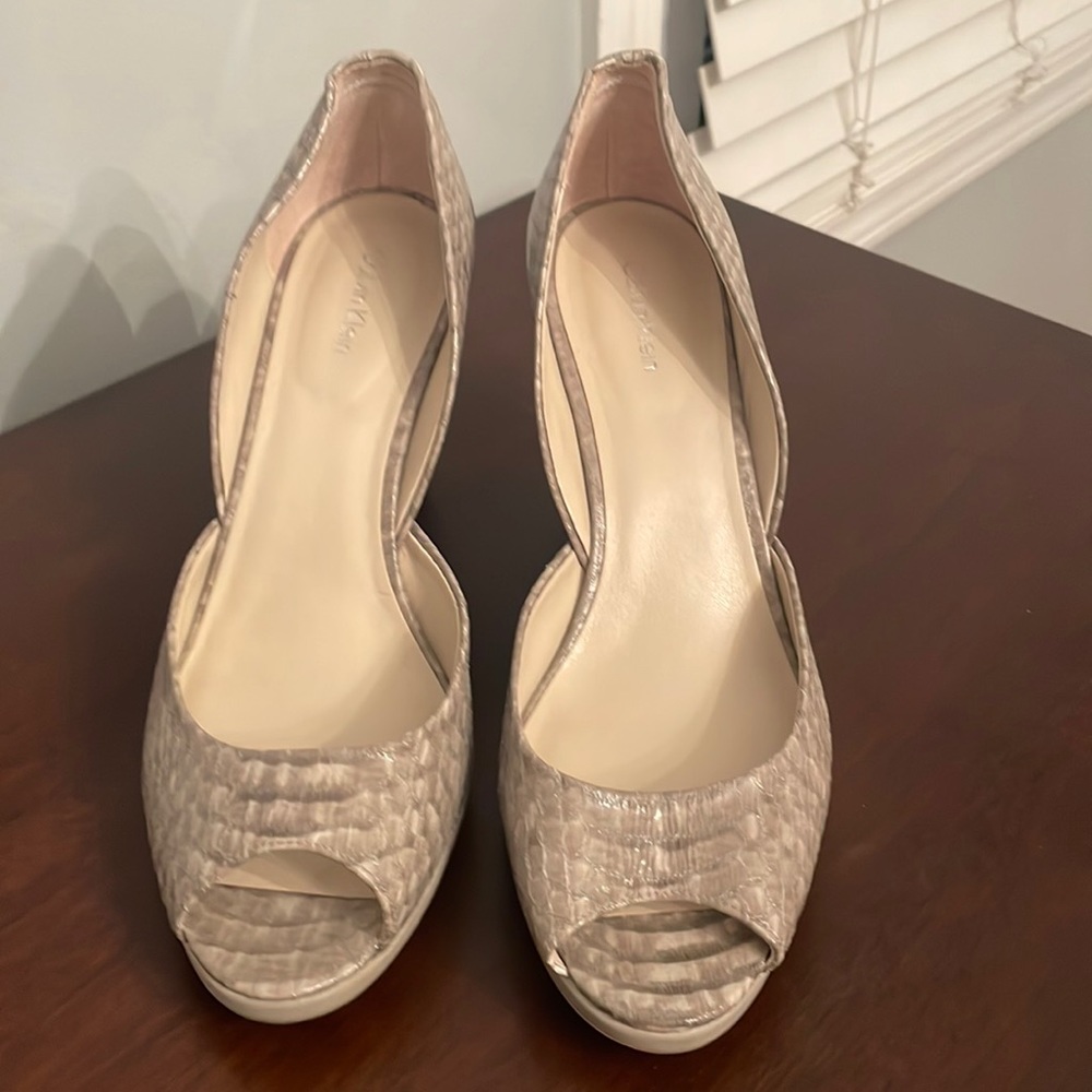 Gray snake skin looking Calvin Klein wedges never been worn size 11 medium